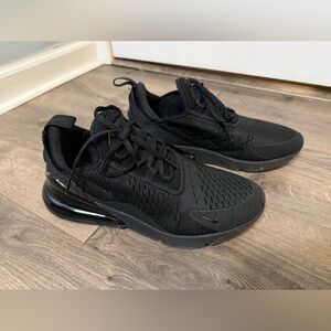 Women’s Nike 270 black size 9